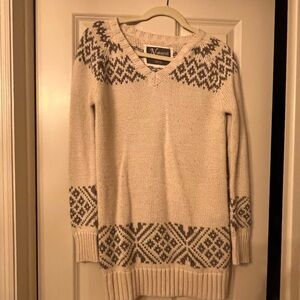 Natural Reflections Cream and Gray V-Neck Sweater